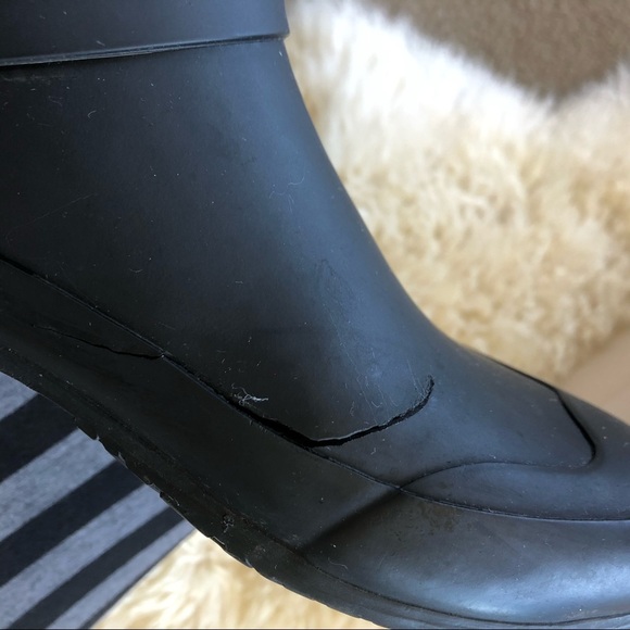 BURBERRY “Holloway” Stud Rain Boots *flaw* Size 9 - Picture 5 of 7